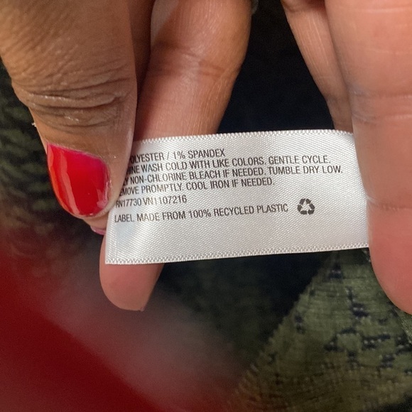 Ava & Viv 2X Green Top with Black Floral Design, Long Sleeved - Picture 4 of 8